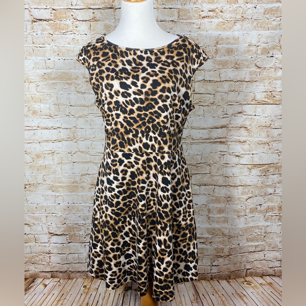 NY & Co Leopard print swing skater dress with pockets Sz Large